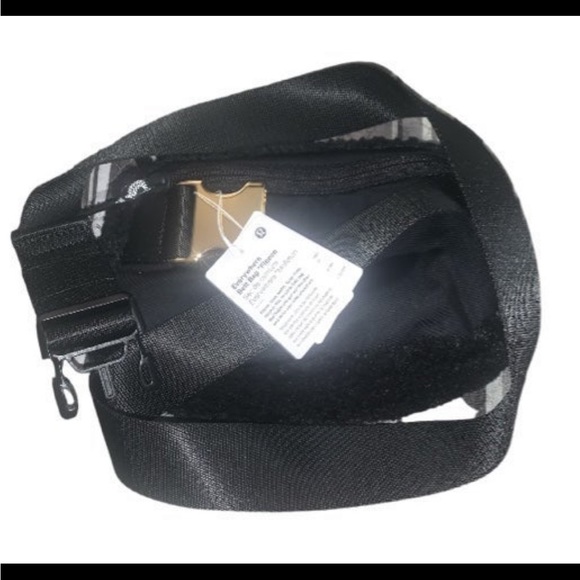 Lululemon black Sherpa belt bag - Picture 6 of 6